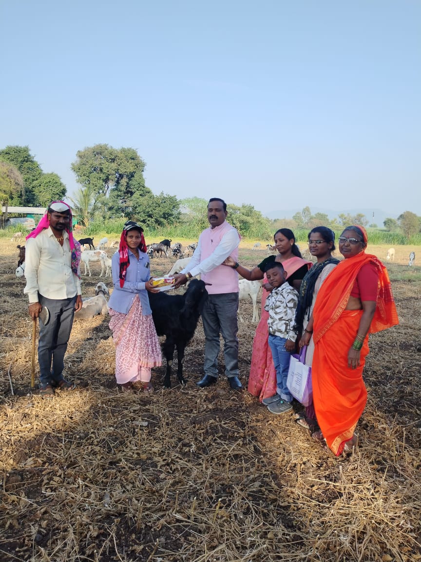 दिवाळी फराळ वाटप