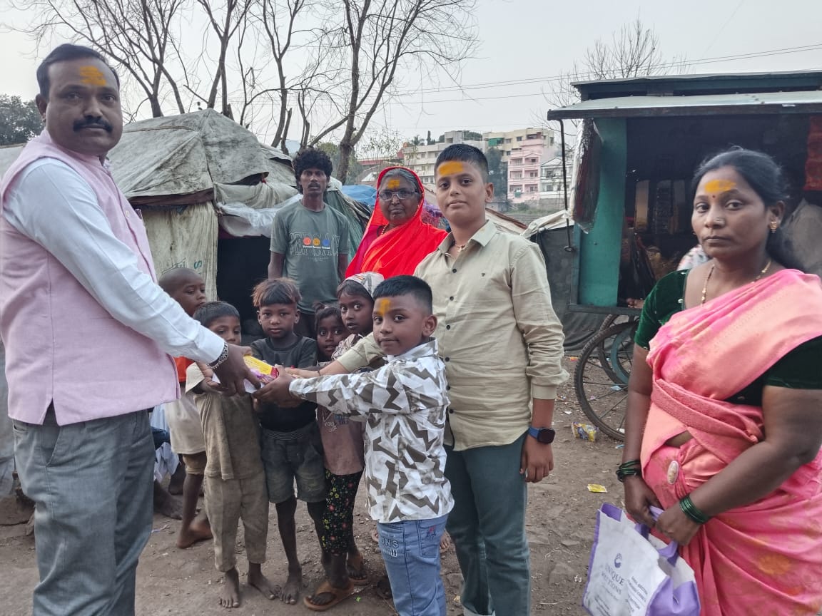 दिवाळी फराळ वाटप